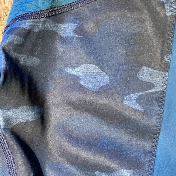 Lululemon Clip-In Crop Heathered Texture Lotus Camo Oil Slick Blue /Alberta Lake - Picture 9 of 11